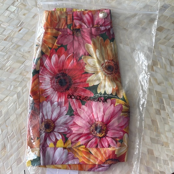 Dolce & Gabbana Kids floral print shorts!